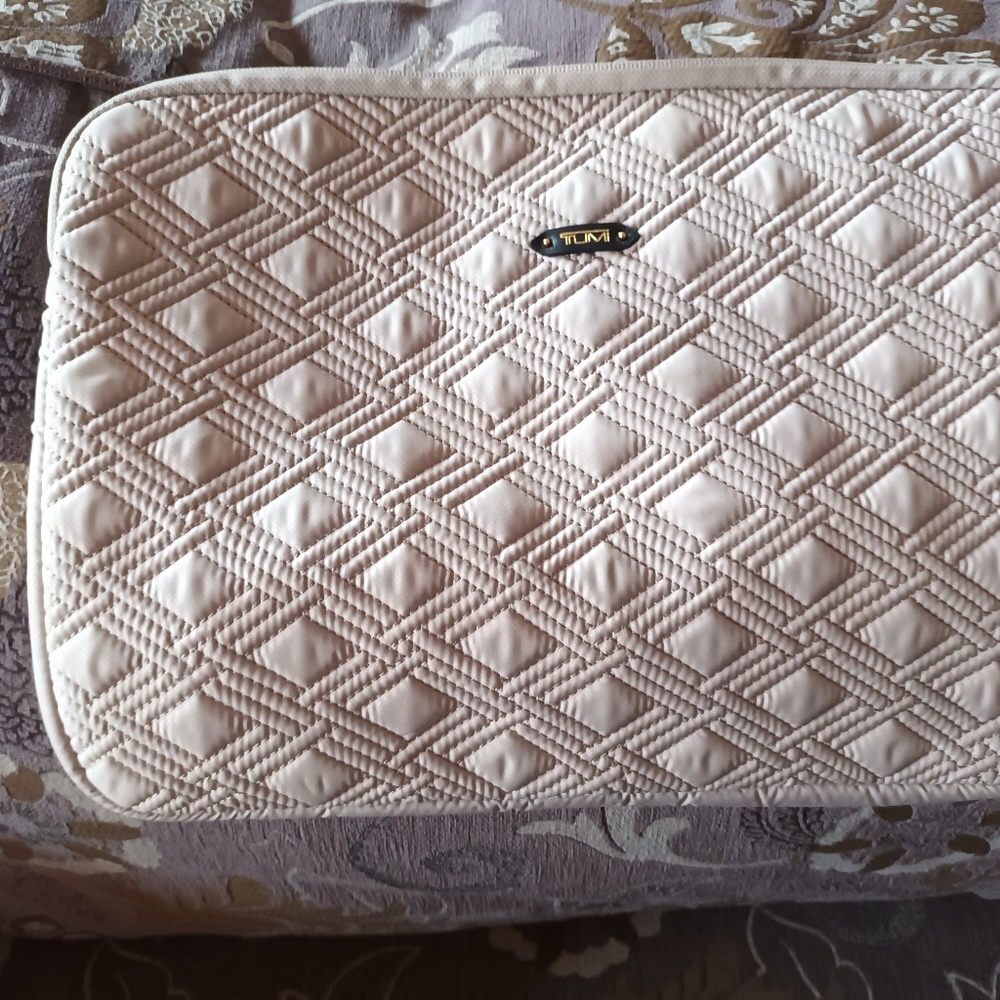 TUMI Tote - Picture 3 of 4
